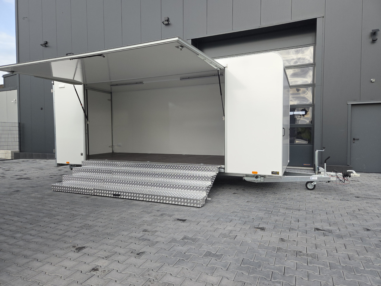 Event Trailer Koffer TWSP M 600T.01 600x230x210 Seitenklappe Treppe Hecktüren 230V 3000kg - Vending trailer: picture 2 Event Trailer Koffer TWSP M 600T.01 600x230x210 Seitenklappe Treppe Hecktüren 230V 3000kg - Vending trailer: picture 2