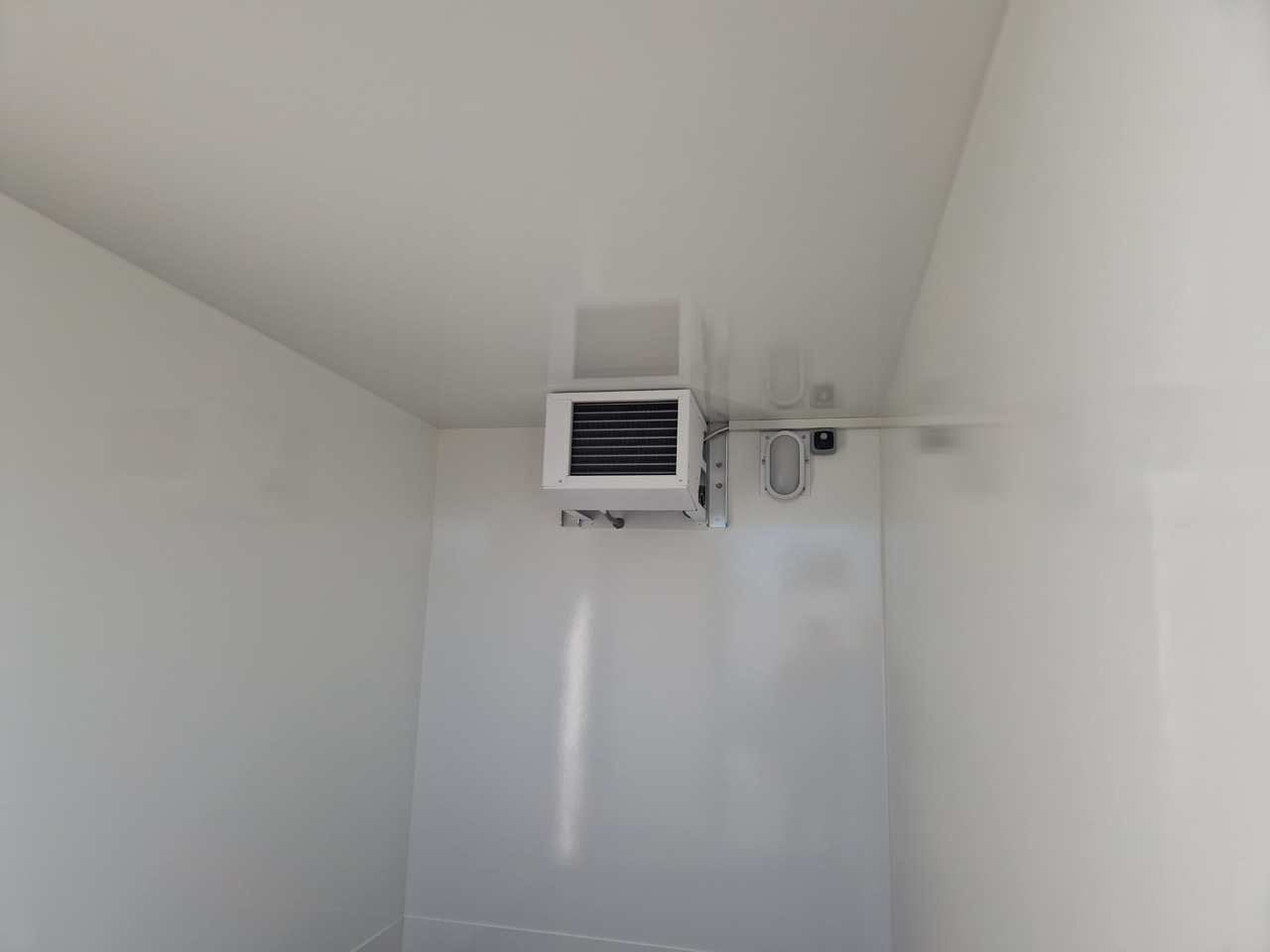 Kühlanhänger AZKF 1525/145 C 243x144x180cm Cibin 1500kg - Refrigerator trailer: picture 2 Kühlanhänger AZKF 1525/145 C 243x144x180cm Cibin 1500kg - Refrigerator trailer: picture 2