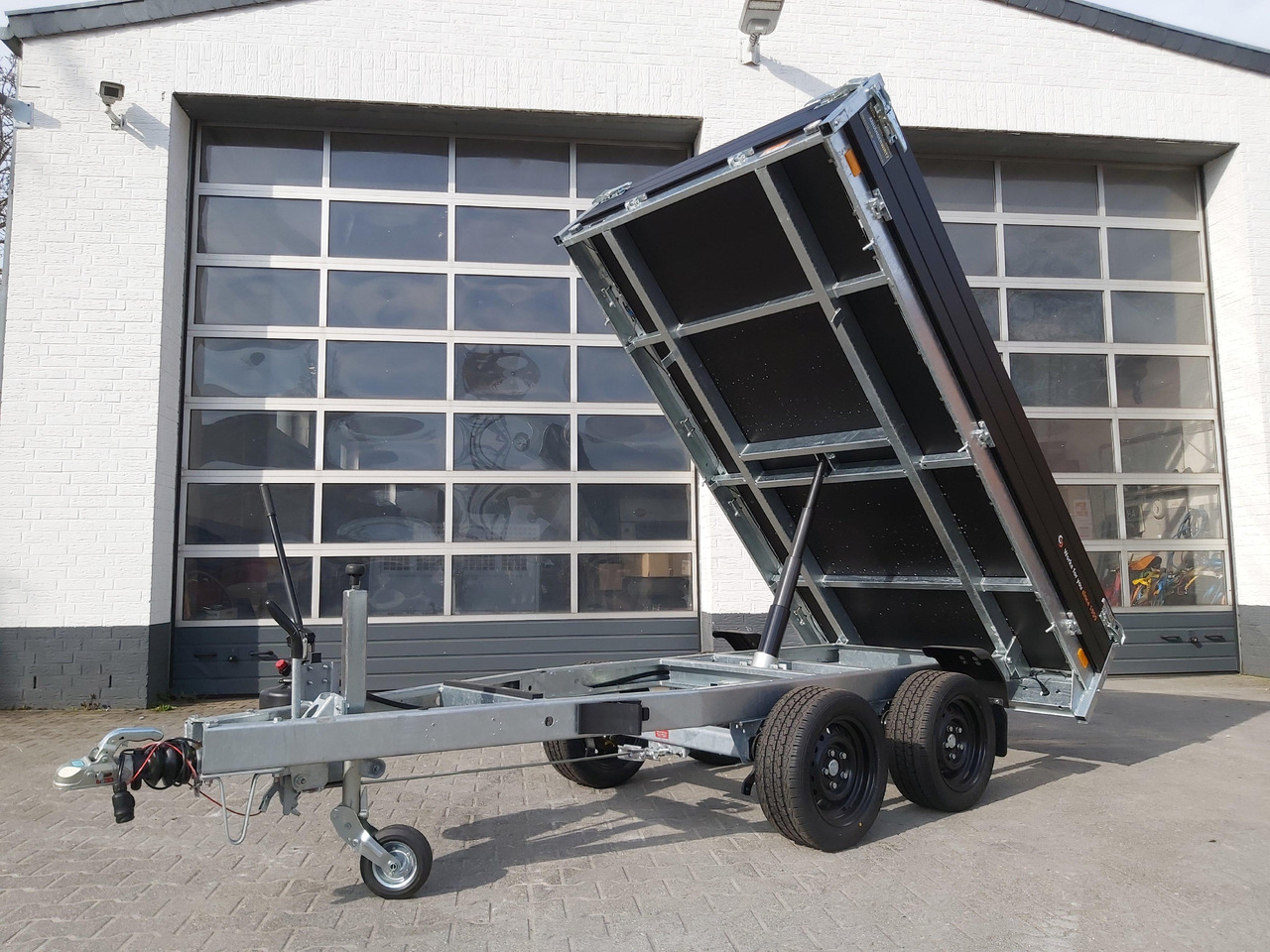 Saris Kipper K1 276 150 2000 2 276x150x30cm black Edition Handpumpe 13" (S) 2000kg Aktion - Tipper trailer: picture 3 Saris Kipper K1 276 150 2000 2 276x150x30cm black Edition Handpumpe 13" (S) 2000kg Aktion - Tipper trailer: picture 3