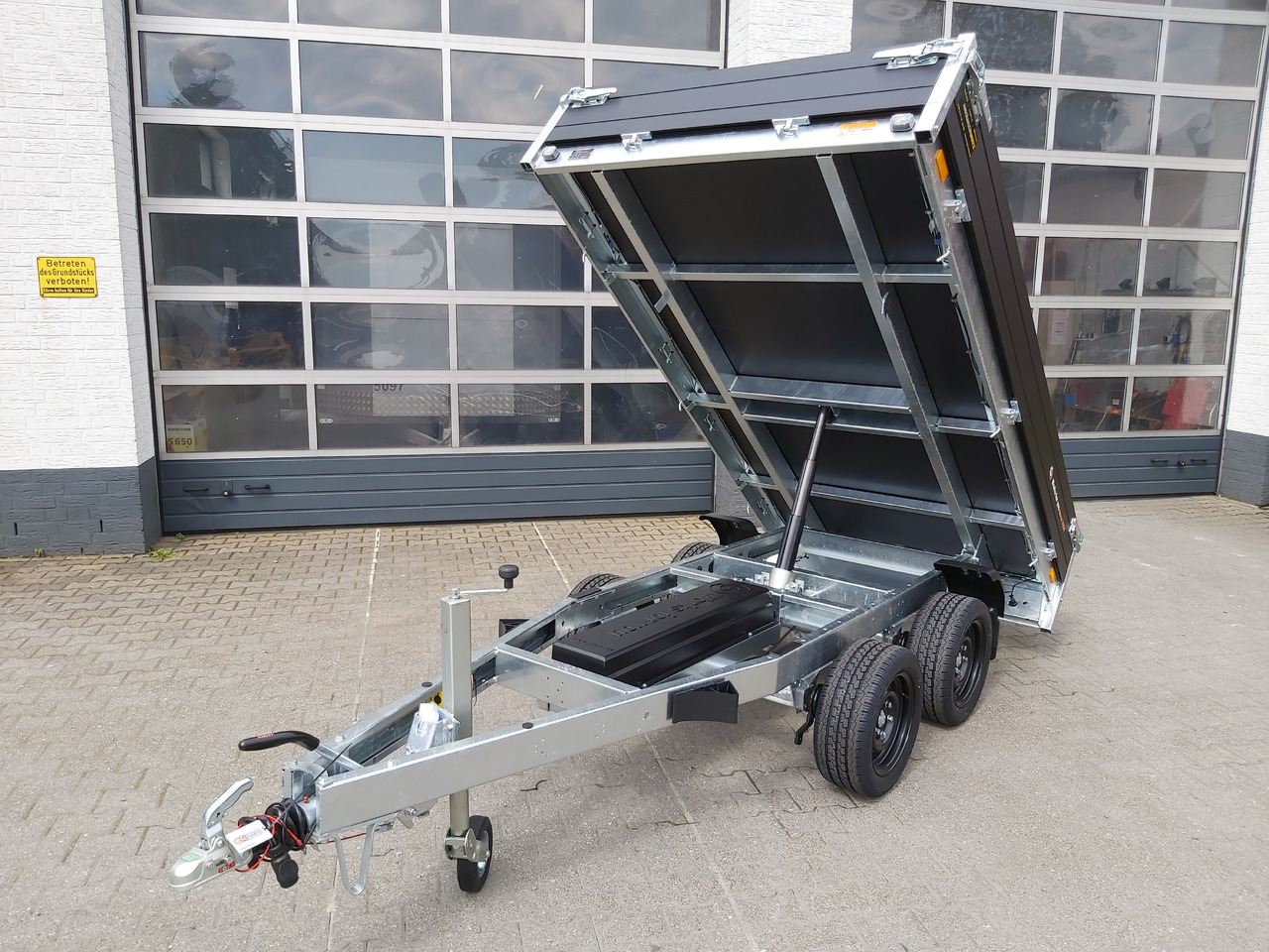 Saris Kipper K1 276 150 2000 2 E 276x150x30cm Elektro black Edition 13" 2000kg - Tipper trailer: picture 1 Saris Kipper K1 276 150 2000 2 E 276x150x30cm Elektro black Edition 13" 2000kg - Tipper trailer: picture 1