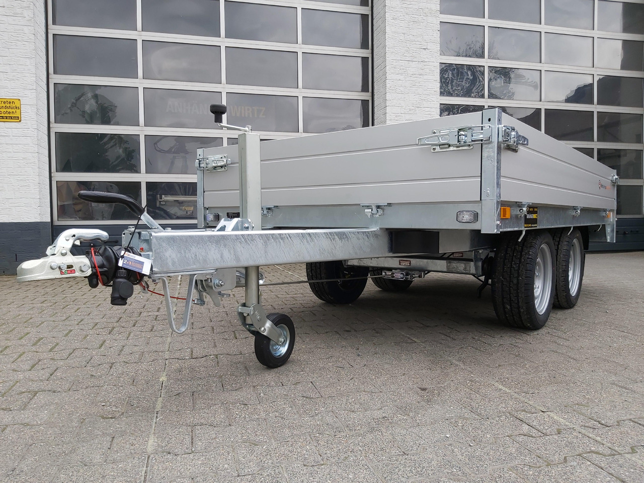 Saris PL 276 150 2000 2 276x150x30cm 13" (S) 2000kg Online Aktion - Dropside/ Flatbed trailer: picture 3 Saris PL 276 150 2000 2 276x150x30cm 13" (S) 2000kg Online Aktion - Dropside/ Flatbed trailer: picture 3