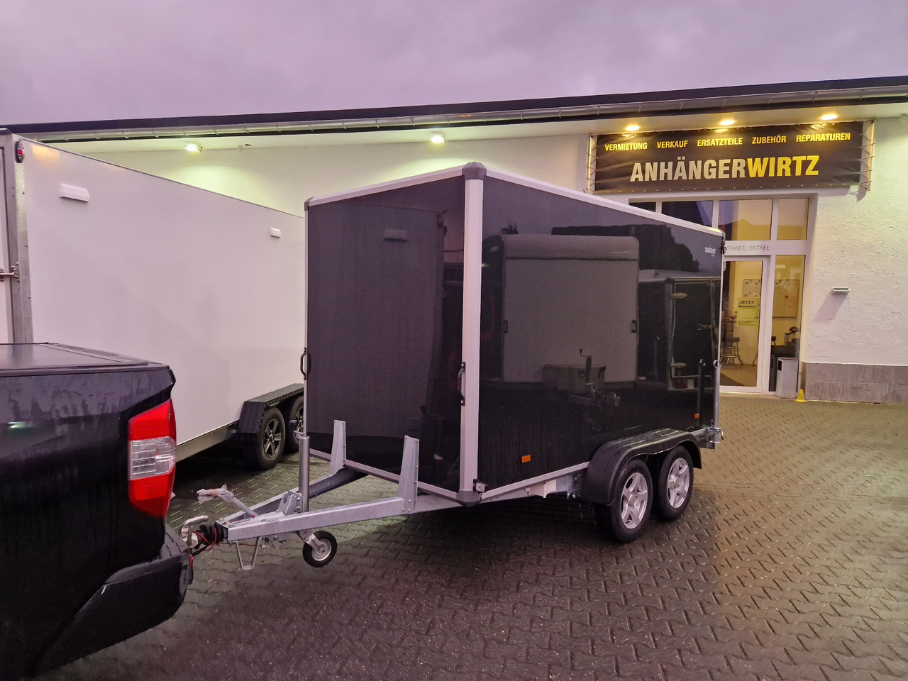 Variant 2517 C4 Edition black 346x168x188cm Alufelgen 2500kg 100 km/H - Closed box trailer: picture 1 Variant 2517 C4 Edition black 346x168x188cm Alufelgen 2500kg 100 km/H - Closed box trailer: picture 1