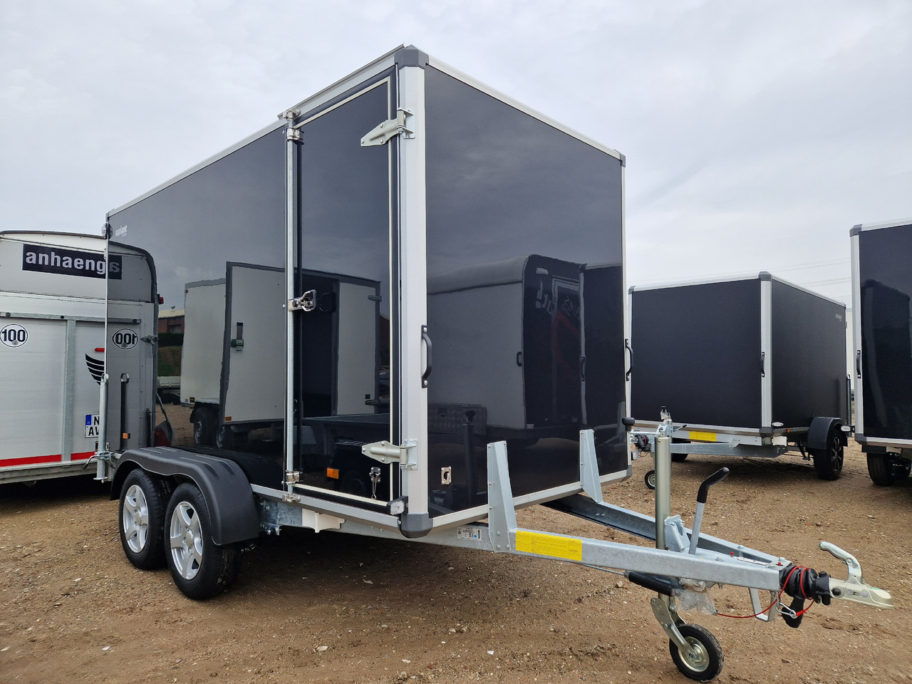 Variant 2517 C4 Edition black 346x168x188cm Seitentür Alufelgen 2500kg 100km/H - Closed box trailer: picture 2 Variant 2517 C4 Edition black 346x168x188cm Seitentür Alufelgen 2500kg 100km/H - Closed box trailer: picture 2