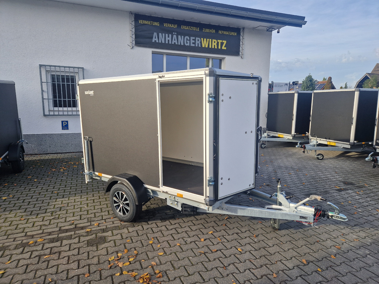 Variant C1315 C2 Edition black 258x148x157cm Alufelgen Seitentür 1350kg 100km/H black deal - Closed box trailer: picture 1 Variant C1315 C2 Edition black 258x148x157cm Alufelgen Seitentür 1350kg 100km/H black deal - Closed box trailer: picture 1