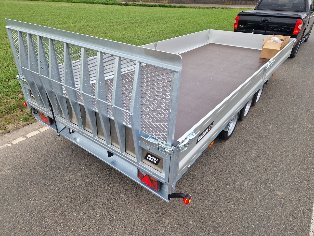 Variant Maschinentransporter 3553 UX Maxi Load LED Tridem Parabelfeder 3500kg Modell 2024 - Tipper trailer: picture 5 Variant Maschinentransporter 3553 UX Maxi Load LED Tridem Parabelfeder 3500kg Modell 2024 - Tipper trailer: picture 5