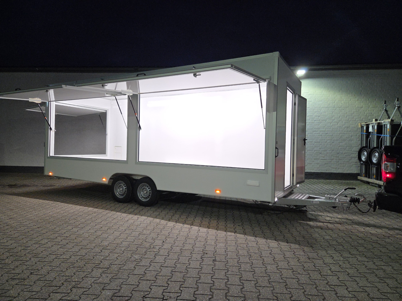 Verkaufsanhänger VKH 623 220 aero retro 620x220x230cm 230V Licht 3000kg - Vending trailer: picture 2 Verkaufsanhänger VKH 623 220 aero retro 620x220x230cm 230V Licht 3000kg - Vending trailer: picture 2