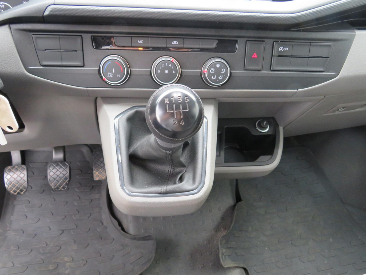 VOLKSWAGEN T6.1 Transporter 2.0 TDI Kasten Klima ZV - Small van: picture 5 VOLKSWAGEN T6.1 Transporter 2.0 TDI Kasten Klima ZV - Small van: picture 5