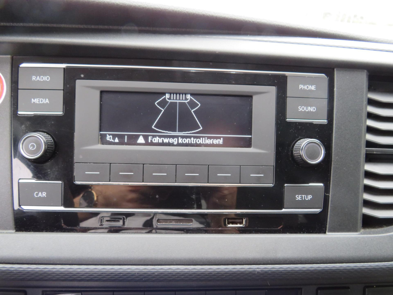 VOLKSWAGEN T6.1 Transporter 2.0 TDI Kasten Klima ZV - Small van: picture 4 VOLKSWAGEN T6.1 Transporter 2.0 TDI Kasten Klima ZV - Small van: picture 4