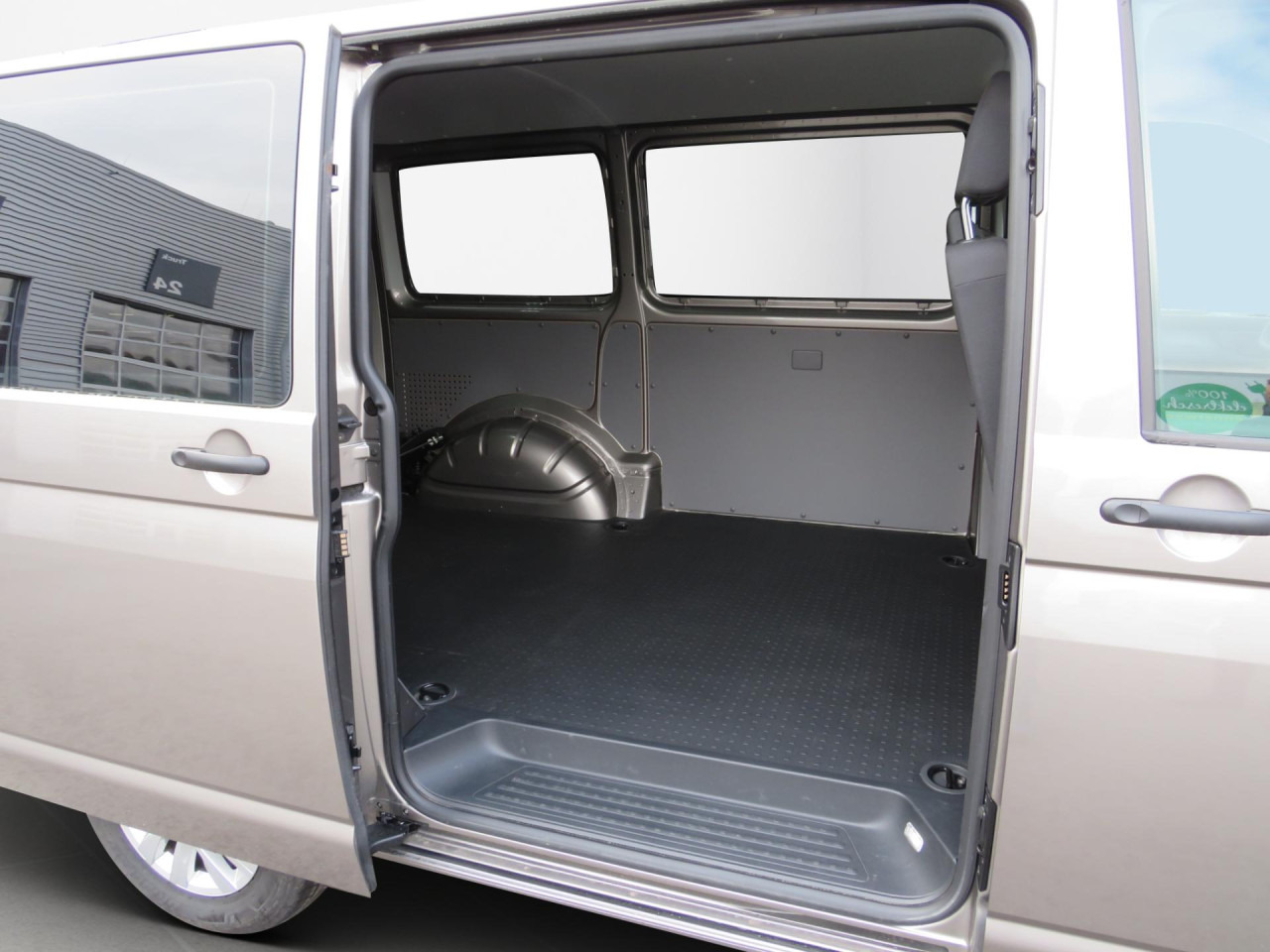 VOLKSWAGEN T6.1 Transporter Trendline 2.0 TDI Kasten Euro6 ZV - Small van: picture 3 VOLKSWAGEN T6.1 Transporter Trendline 2.0 TDI Kasten Euro6 ZV - Small van: picture 3