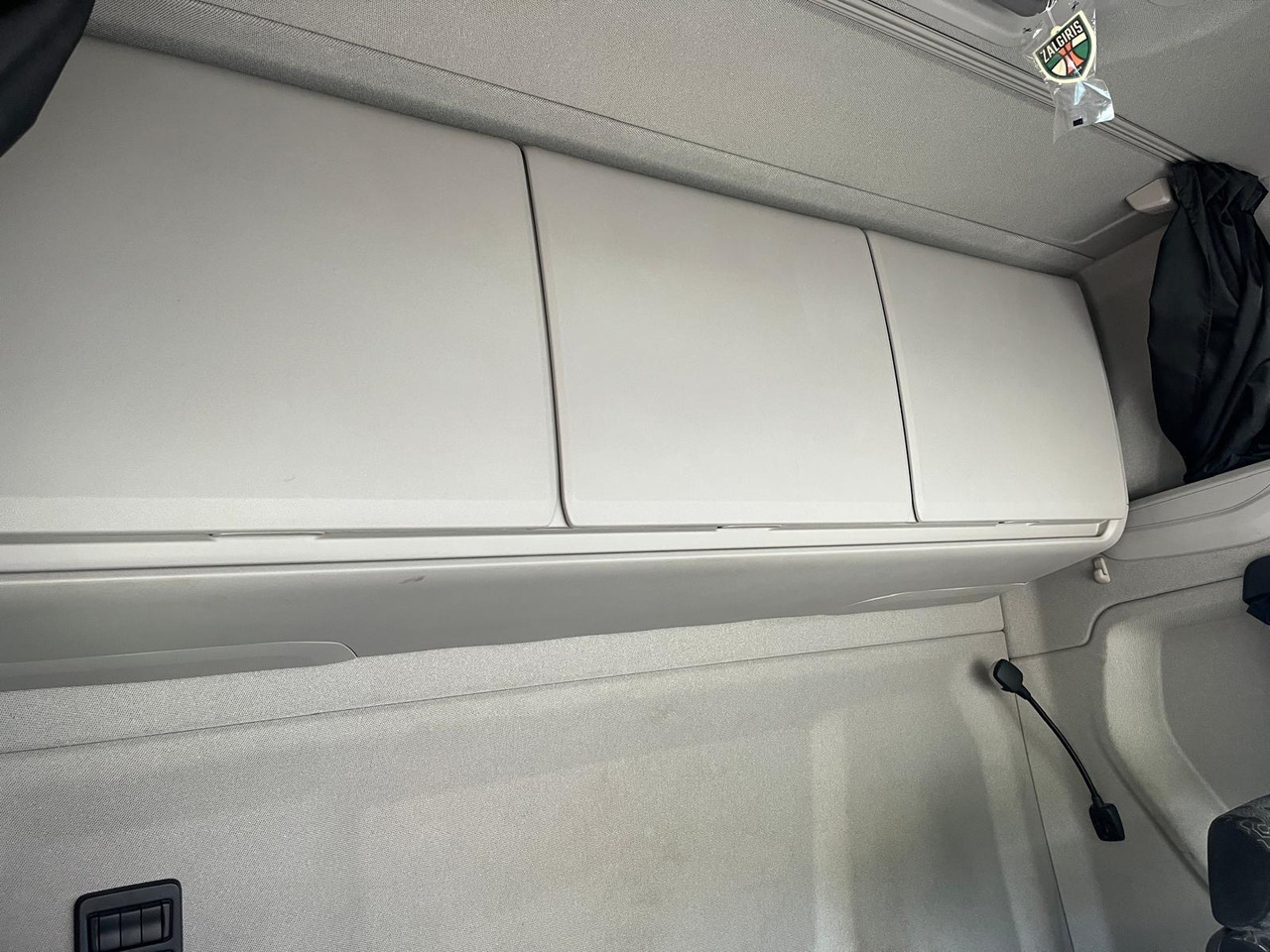 Tractor unit Scania R450: picture 7