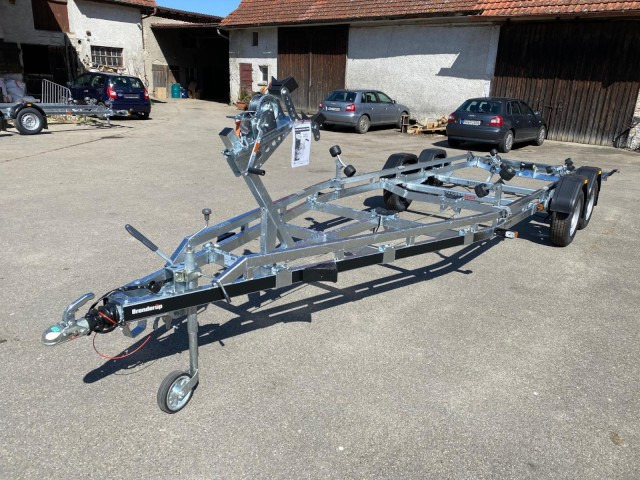 Brenderup Brenderup Premium Bootsanhänger 242500TB SR mit Superrollen, 2,5 to. 7,2m/ 24 Fuß - Boat trailer: picture 1 Brenderup Brenderup Premium Bootsanhänger 242500TB SR mit Superrollen, 2,5 to. 7,2m/ 24 Fuß - Boat trailer: picture 1