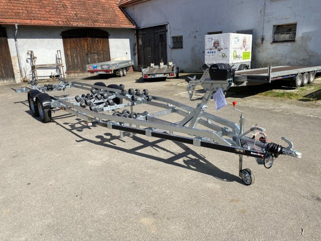 Brenderup Brenderup Premium Bootsanhänger 303500TB SRX mit Superrollen, 3,5 to. 8,7m/ 30 Fuß - Boat trailer: picture 1 Brenderup Brenderup Premium Bootsanhänger 303500TB SRX mit Superrollen, 3,5 to. 8,7m/ 30 Fuß - Boat trailer: picture 1