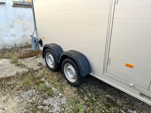 Cheval Liberte Debon Roadster 700 Alu + Türe 2600 kg, 100 km/h, 375x180x202cm - Closed box trailer: picture 3 Cheval Liberte Debon Roadster 700 Alu + Türe 2600 kg, 100 km/h, 375x180x202cm - Closed box trailer: picture 3