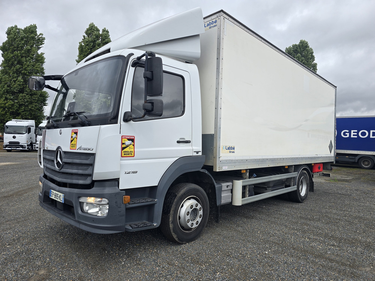MERCEDES-BENZ Atego 1218 - Bo - LIFT - SIDE DOOR - ADR - Box truck: picture 2 MERCEDES-BENZ Atego 1218 - Bo - LIFT - SIDE DOOR - ADR - Box truck: picture 2