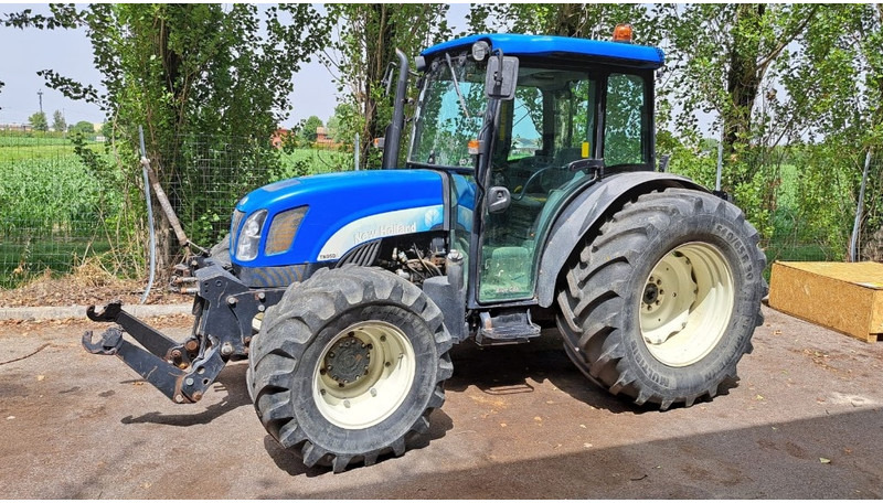 New Holland TN 95 D A - Farm tractor: picture 2 New Holland TN 95 D A - Farm tractor: picture 2