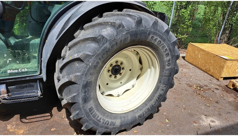 New Holland TN 95 D A - Farm tractor: picture 5 New Holland TN 95 D A - Farm tractor: picture 5