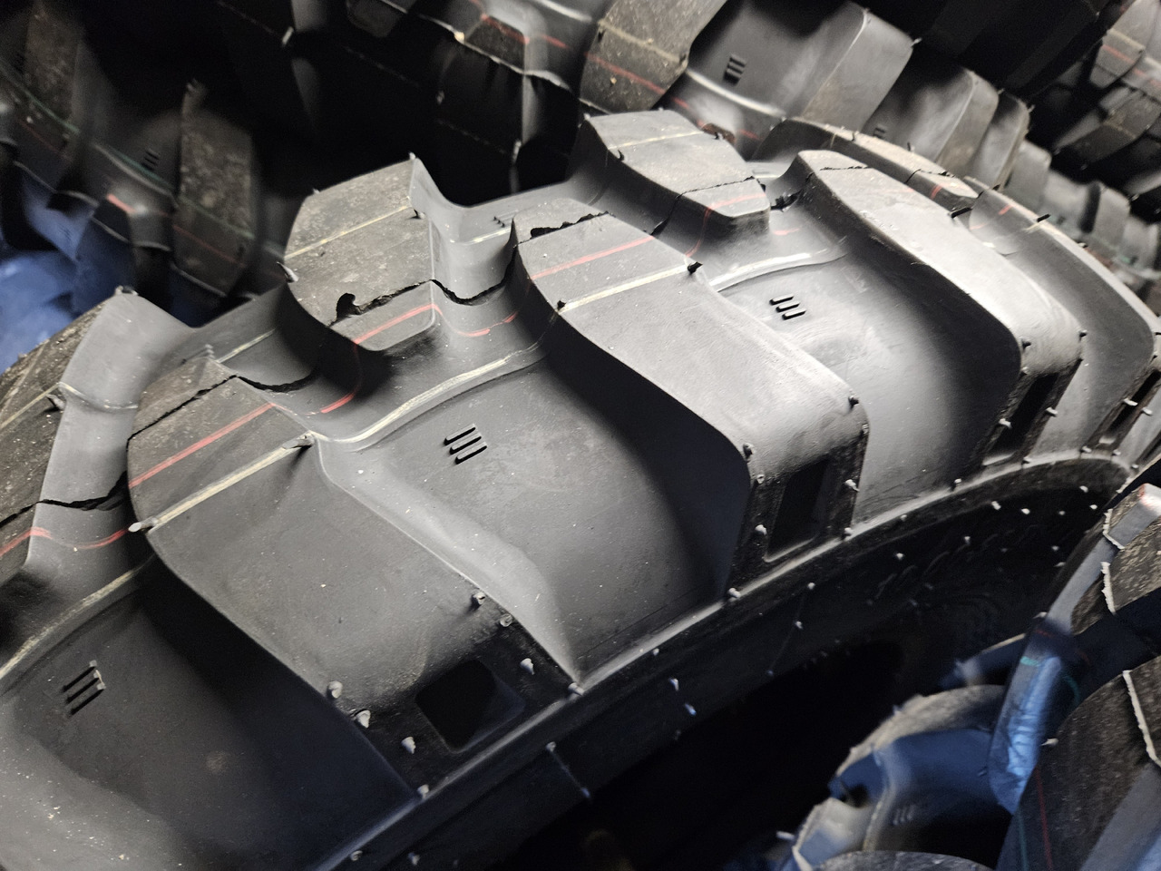 Armour TI300 10.00-20 - Tire for Wheel excavator: picture 5 Armour TI300 10.00-20 - Tire for Wheel excavator: picture 5