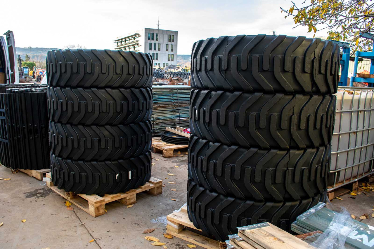 Bandenmarkt 315/70R22.5 - Wheel and tire package for Excavator: picture 5 Bandenmarkt 315/70R22.5 - Wheel and tire package for Excavator: picture 5