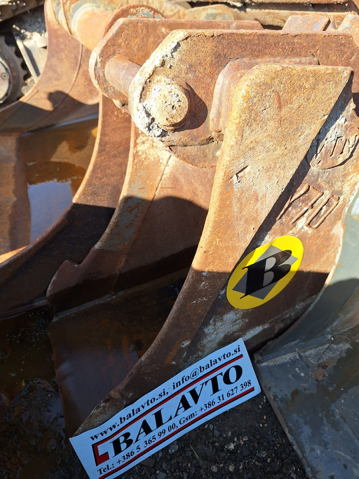 Trenching bucket 420 mm - Excavator bucket: picture 2 Trenching bucket 420 mm - Excavator bucket: picture 2