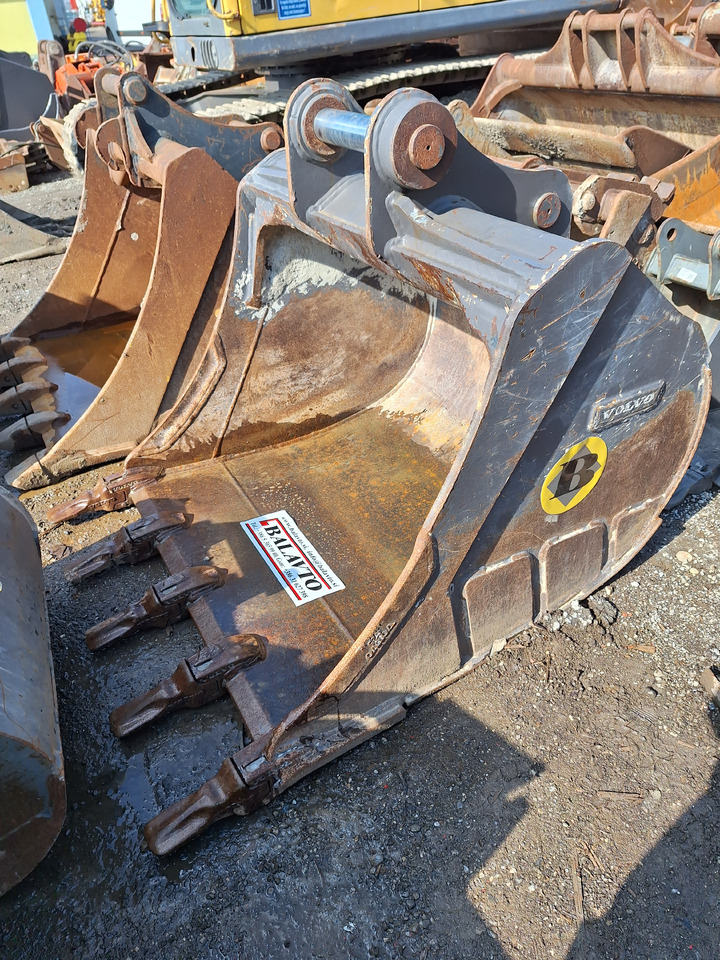 VOLVO digging bucket 1100 mm - Excavator bucket: picture 4 VOLVO digging bucket 1100 mm - Excavator bucket: picture 4