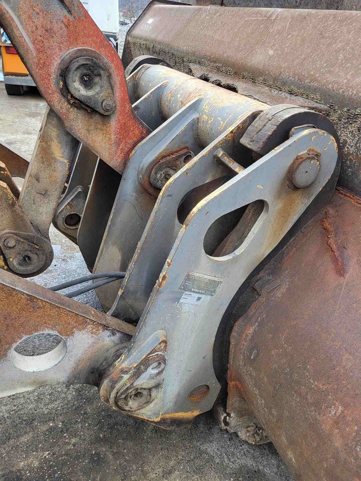 Volvo quick coupler - Quick coupler for Loader: picture 2 Volvo quick coupler - Quick coupler for Loader: picture 2