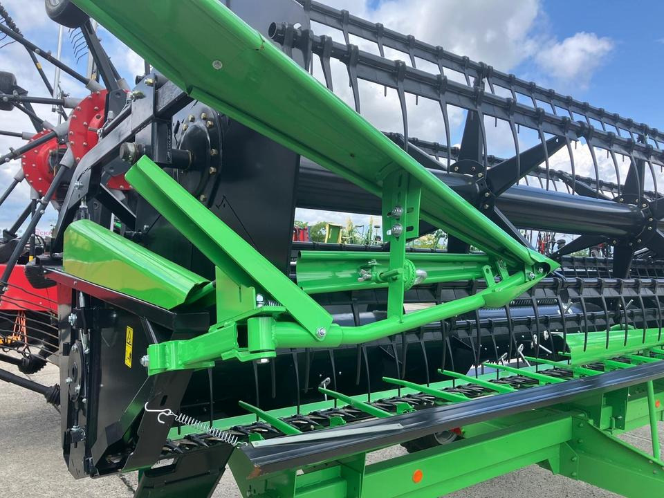 Deutz Fahr Schneidwerk DH540A inkl Schneidwerkwagen Mähdrescher - Combine header: picture 2 Deutz Fahr Schneidwerk DH540A inkl Schneidwerkwagen Mähdrescher - Combine header: picture 2