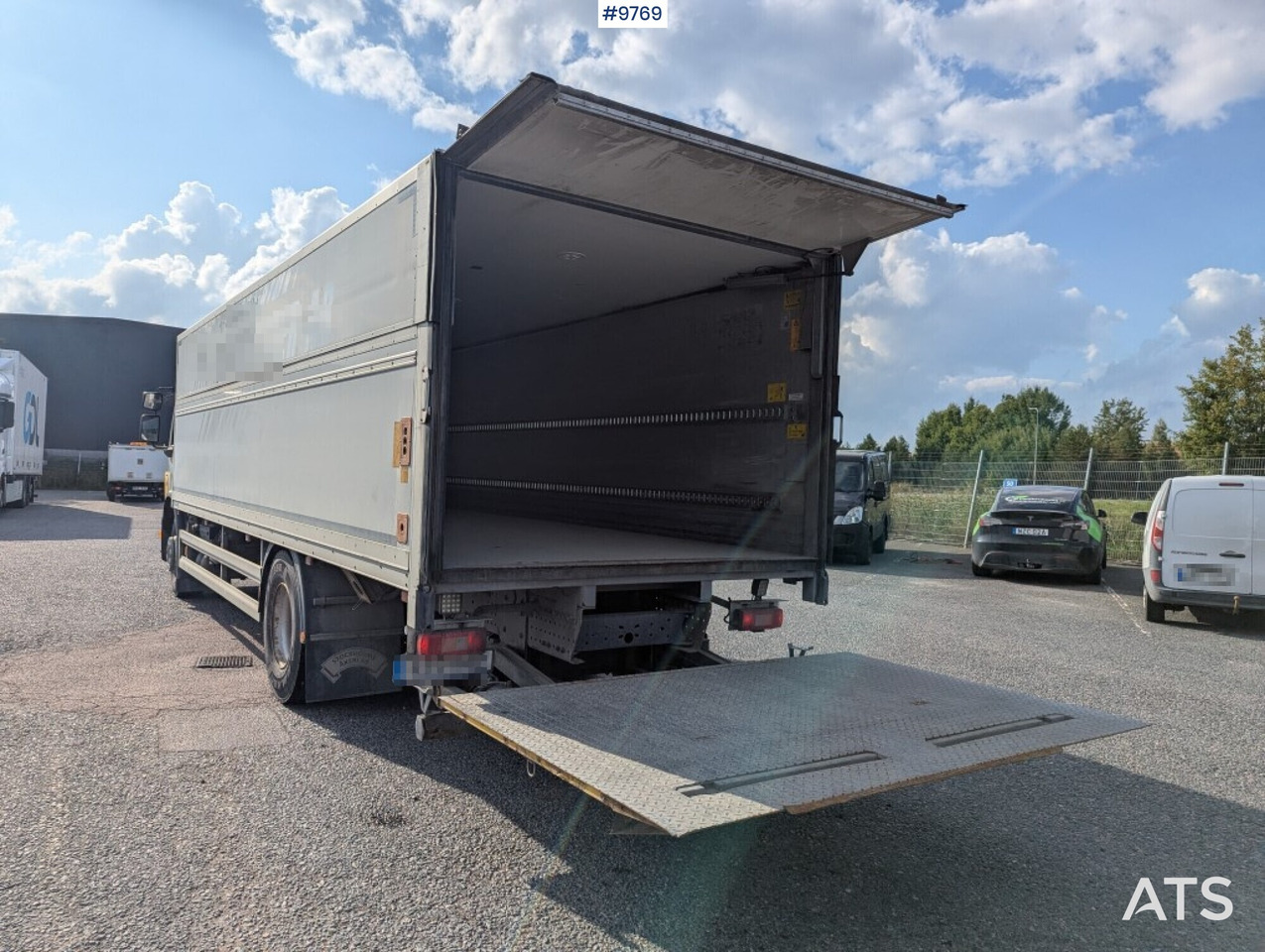 Box Truck Volvo FE 4X2 with tail lift, height adjustable box - Box truck: picture 4 Box Truck Volvo FE 4X2 with tail lift, height adjustable box - Box truck: picture 4