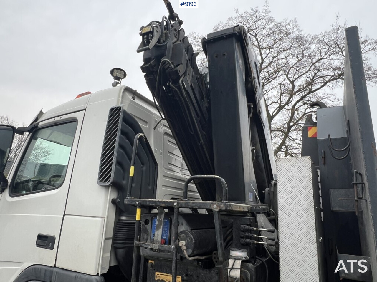 Crane truck VOLVO FM 6*2 with Flatbed and Gravel flatbed (See Video) - Crane truck: picture 4 Crane truck VOLVO FM 6*2 with Flatbed and Gravel flatbed (See Video) - Crane truck: picture 4