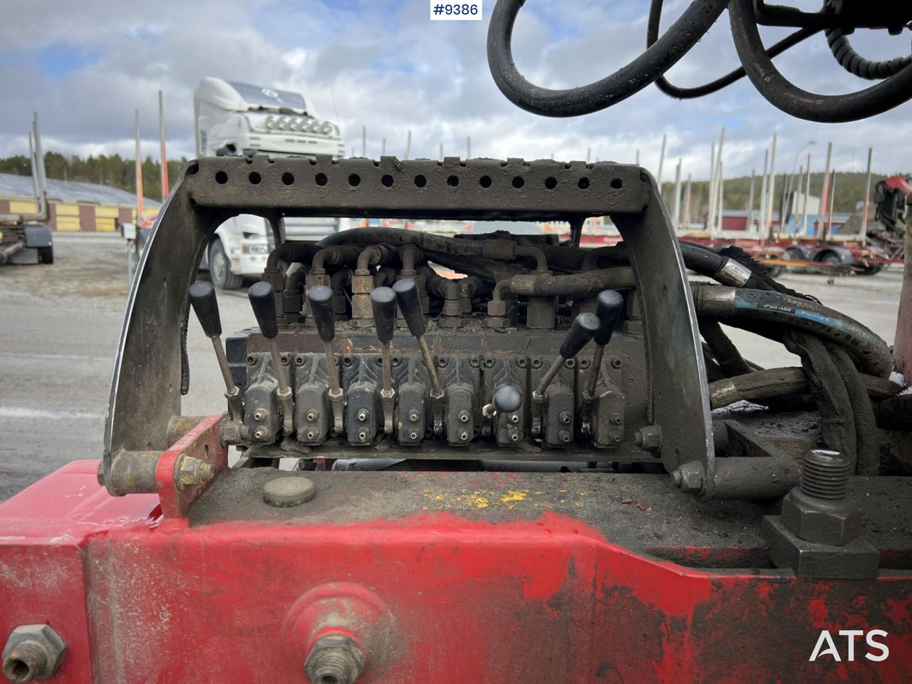 HIAB LOGLIFT F108 ST 96 Timber crane / logging crane - Truck mounted crane: picture 5 HIAB LOGLIFT F108 ST 96 Timber crane / logging crane - Truck mounted crane: picture 5