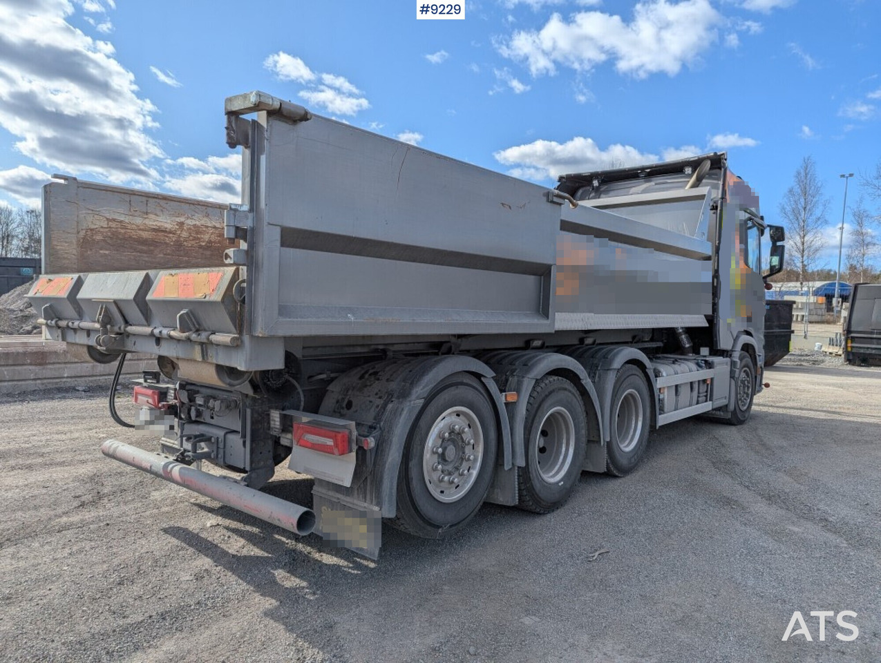 Lastväxlare Scania R560B8X4*4NB med grusflak - Hook lift truck: picture 2 Lastväxlare Scania R560B8X4*4NB med grusflak - Hook lift truck: picture 2
