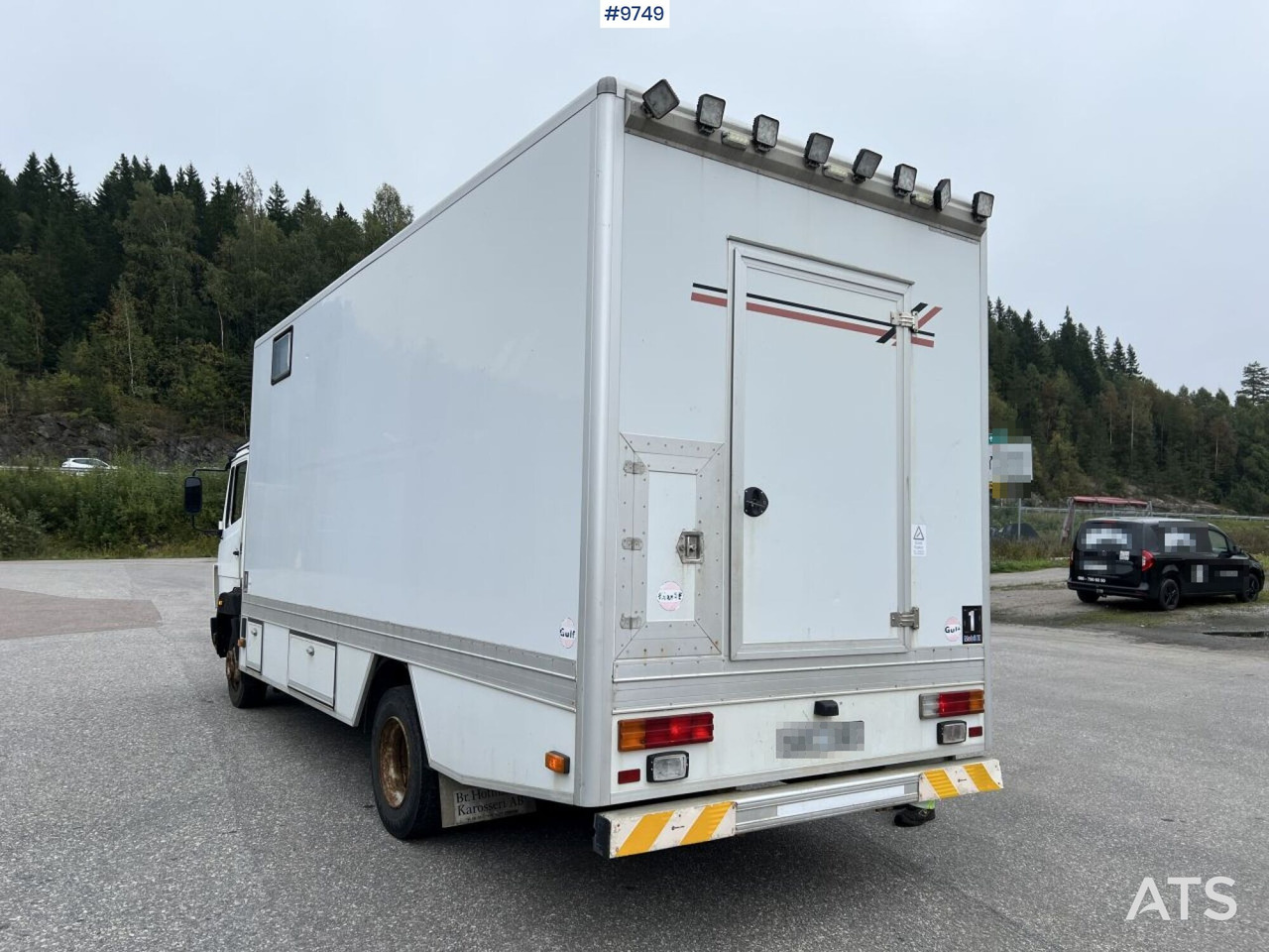 Box truck Mercedes Benz 814 Truck with living quarters/workshop section: picture 14