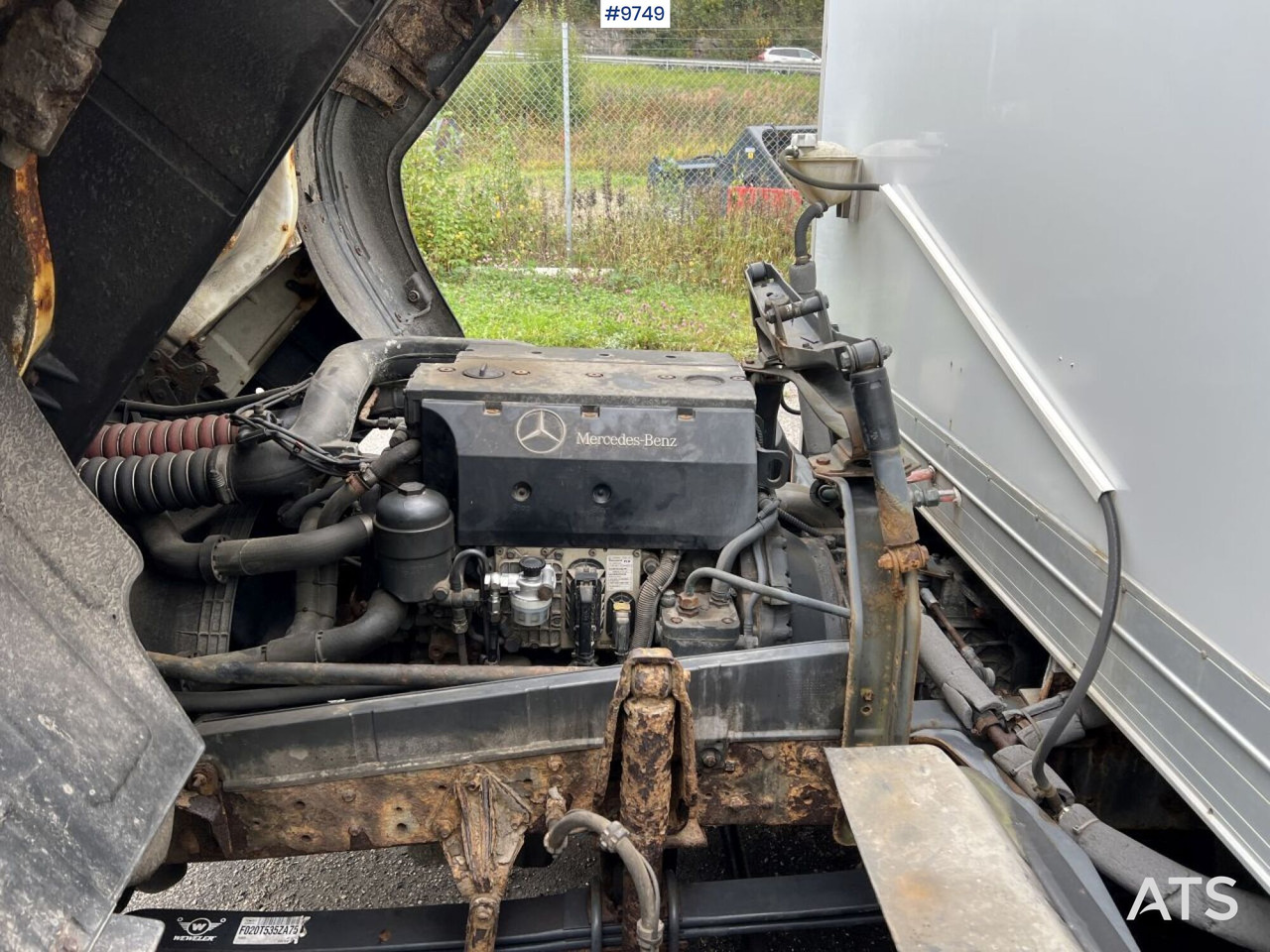 Box truck Mercedes Benz 814 Truck with living quarters/workshop section: picture 10