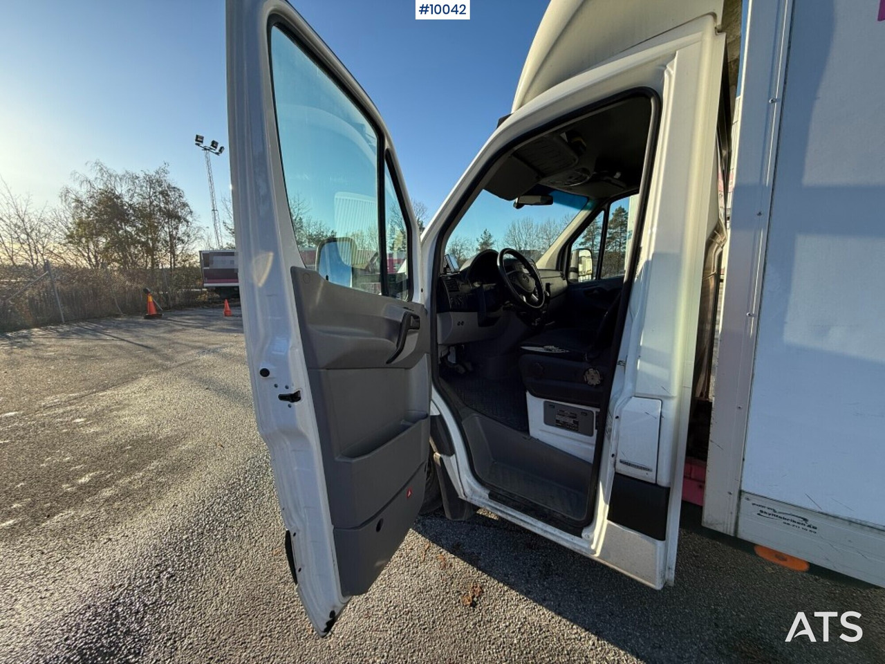 Closed box van Mercedes Benz Sprinter with tail lift: picture 10