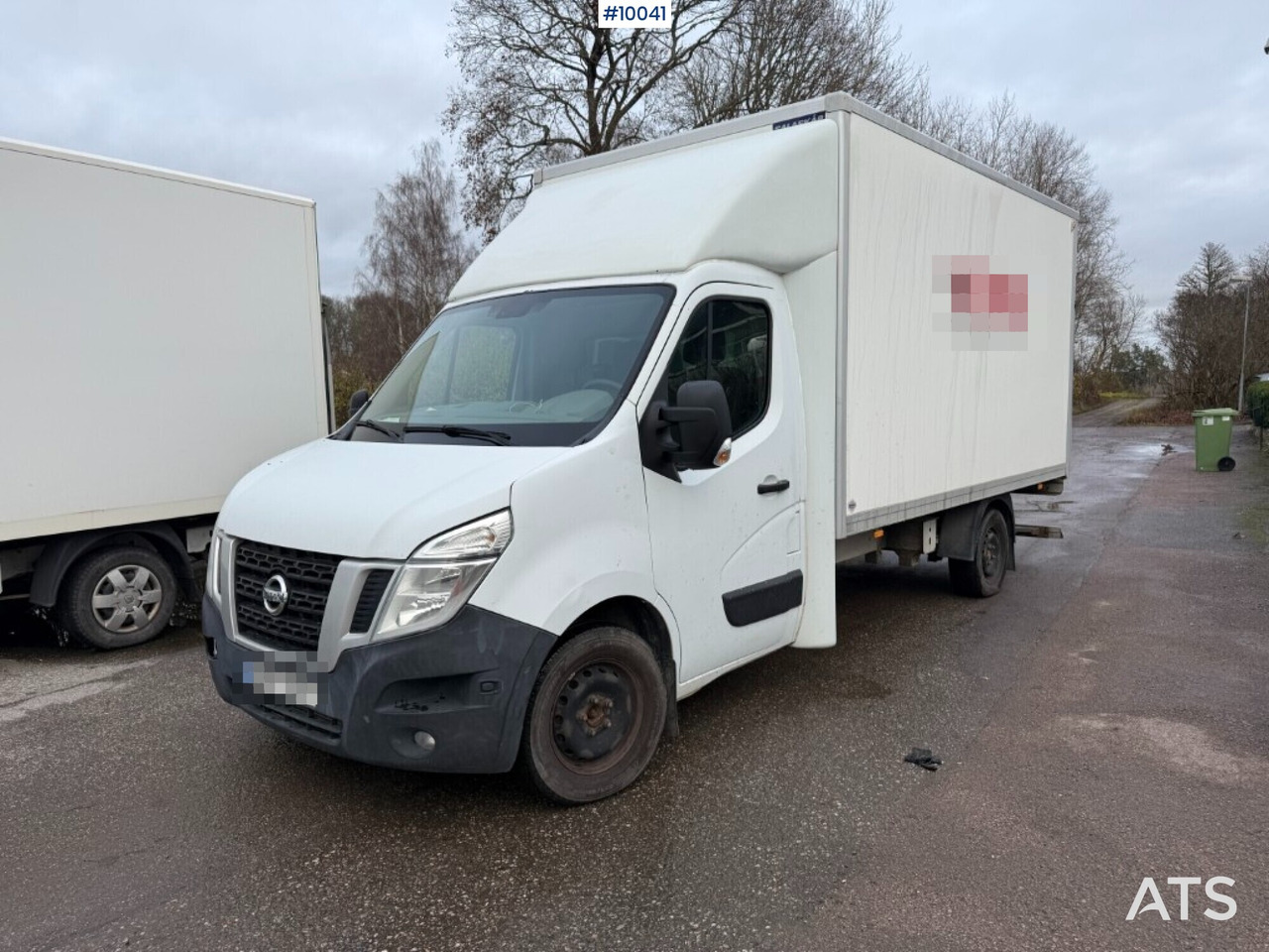 Nissan NV 400 with tail lift - Closed box van: picture 1 Nissan NV 400 with tail lift - Closed box van: picture 1