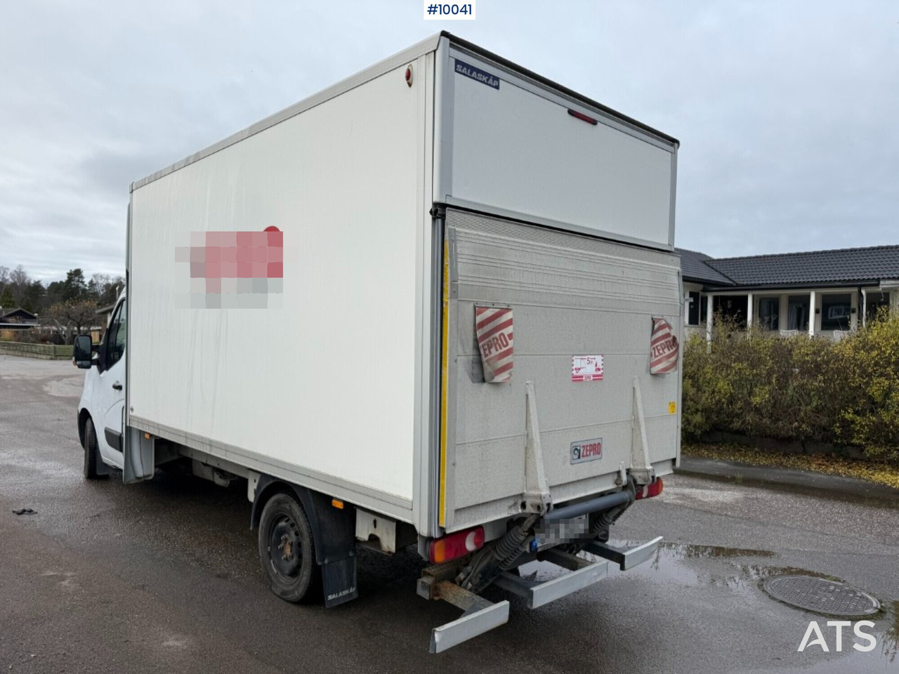 Nissan NV 400 with tail lift - Closed box van: picture 3 Nissan NV 400 with tail lift - Closed box van: picture 3