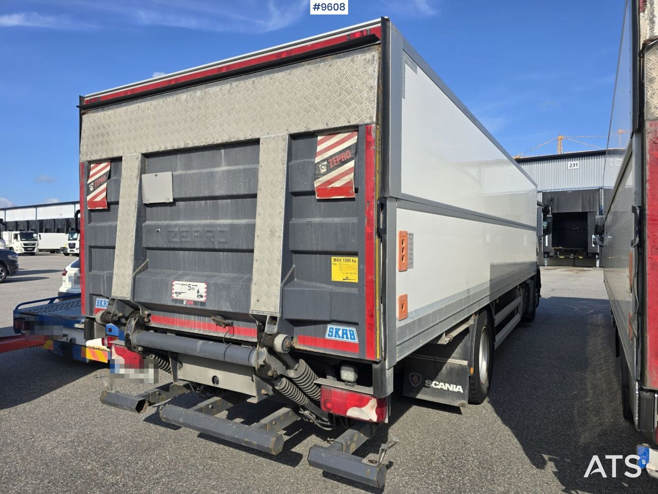 Scania P250 Liftable and lowerable body - Box truck: picture 3 Scania P250 Liftable and lowerable body - Box truck: picture 3