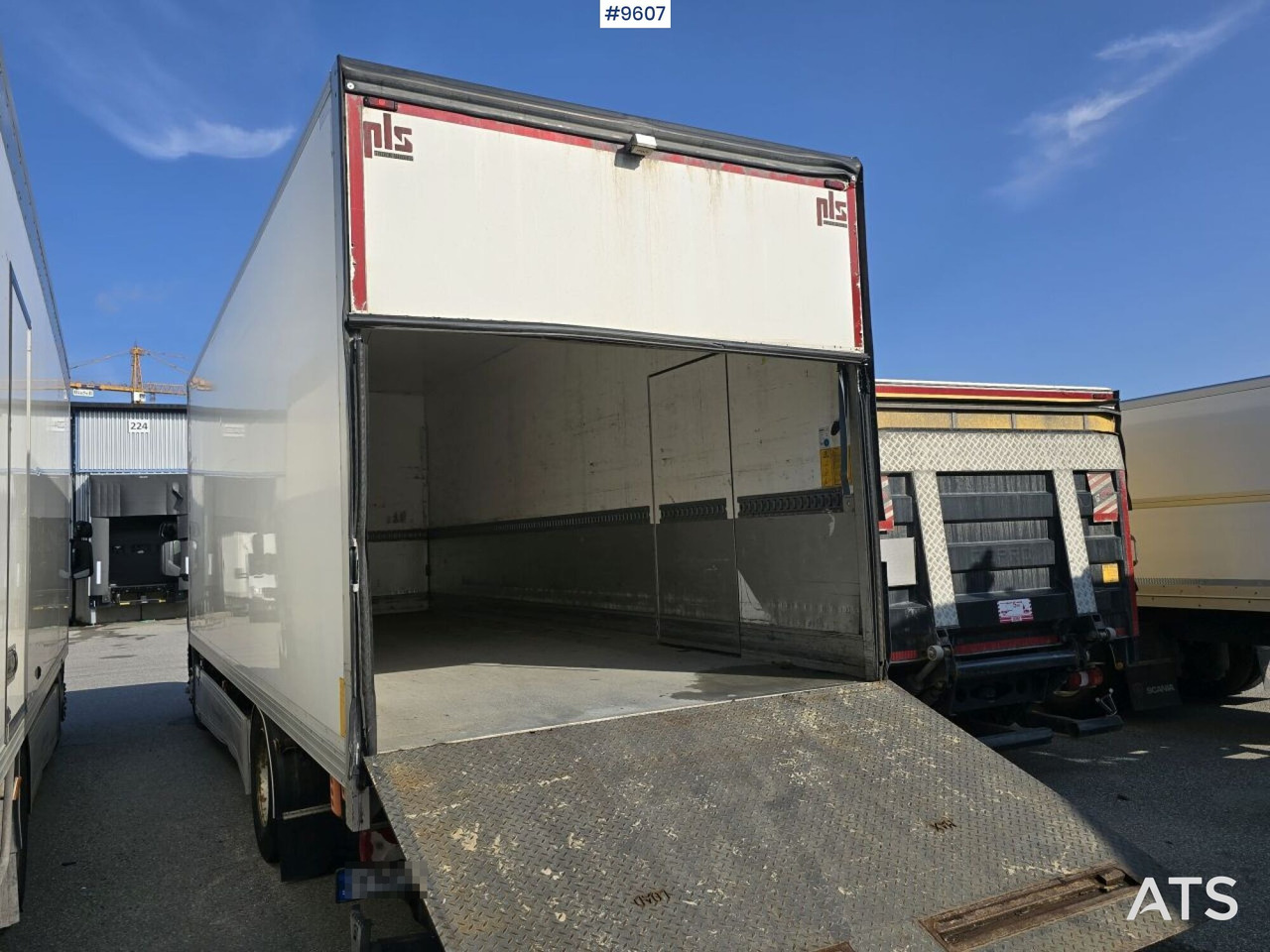 Scania P320 Skåpbil - Box truck: picture 3 Scania P320 Skåpbil - Box truck: picture 3