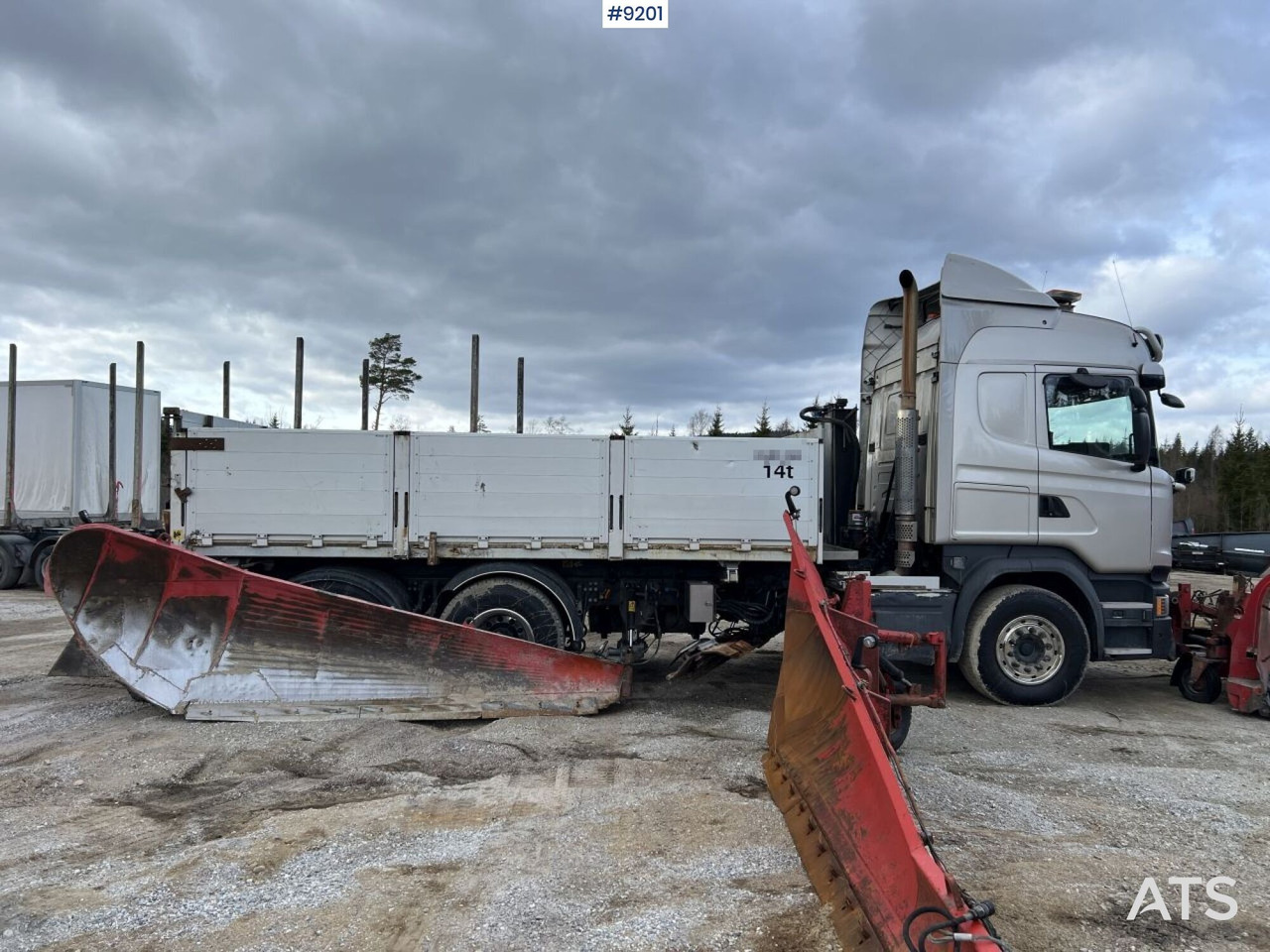 Scania R520 Tipper truck with plow equipment and underbite leasing Scania R520 Tipper truck with plow equipment and underbite: picture 12