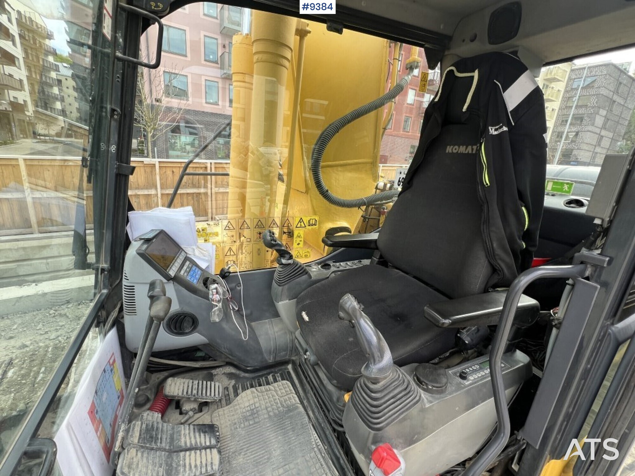 Tracked excavator Komatsu PC210LC (VIDEO) - Crawler excavator: picture 5 Tracked excavator Komatsu PC210LC (VIDEO) - Crawler excavator: picture 5