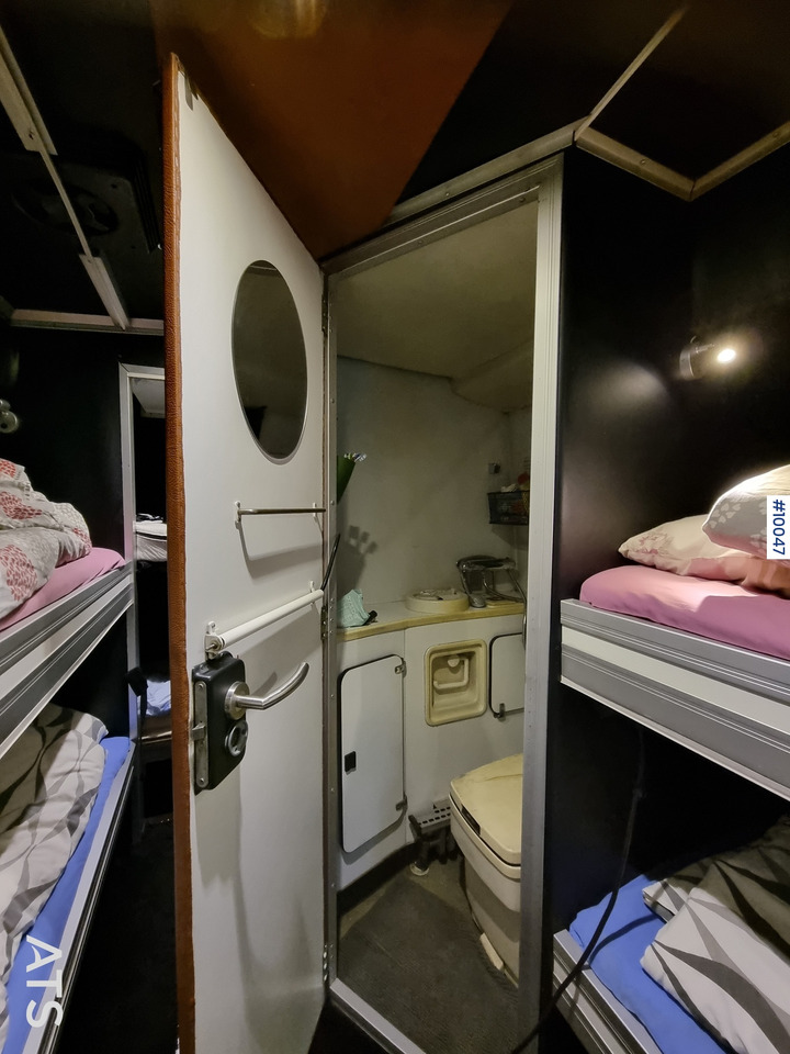 Camper van VOLVO B10M-70B Motorhome / Snowmobile bus with rear lift: picture 11 Camper van VOLVO B10M-70B Motorhome / Snowmobile bus with rear lift: picture 11