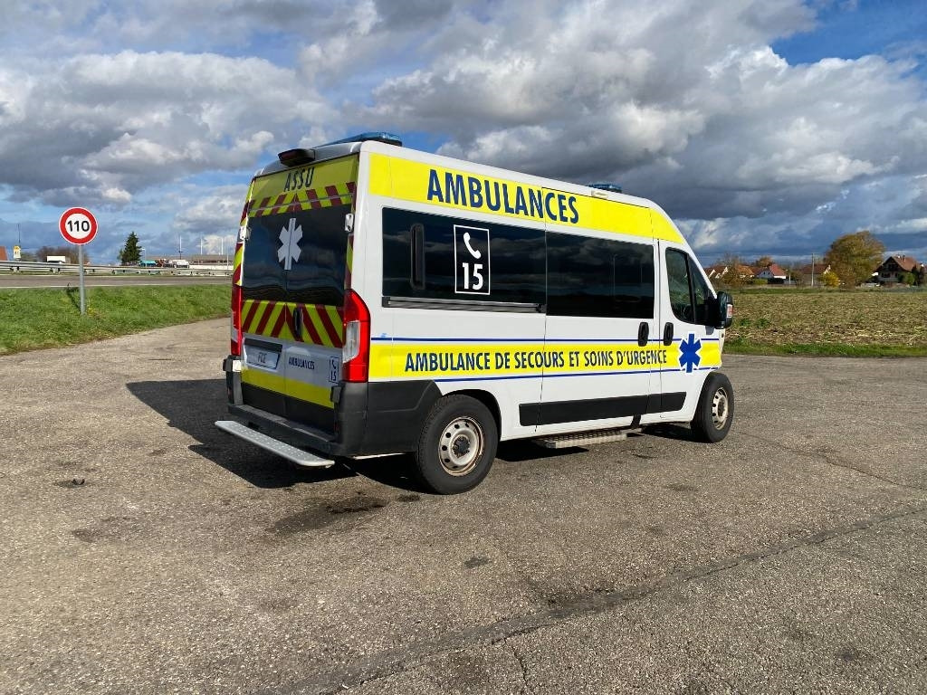 Fiat LES DAUPHINS/DUCATO TORINO 2.3M-Jet 160 endommagée - Ambulance: picture 4 Fiat LES DAUPHINS/DUCATO TORINO 2.3M-Jet 160 endommagée - Ambulance: picture 4