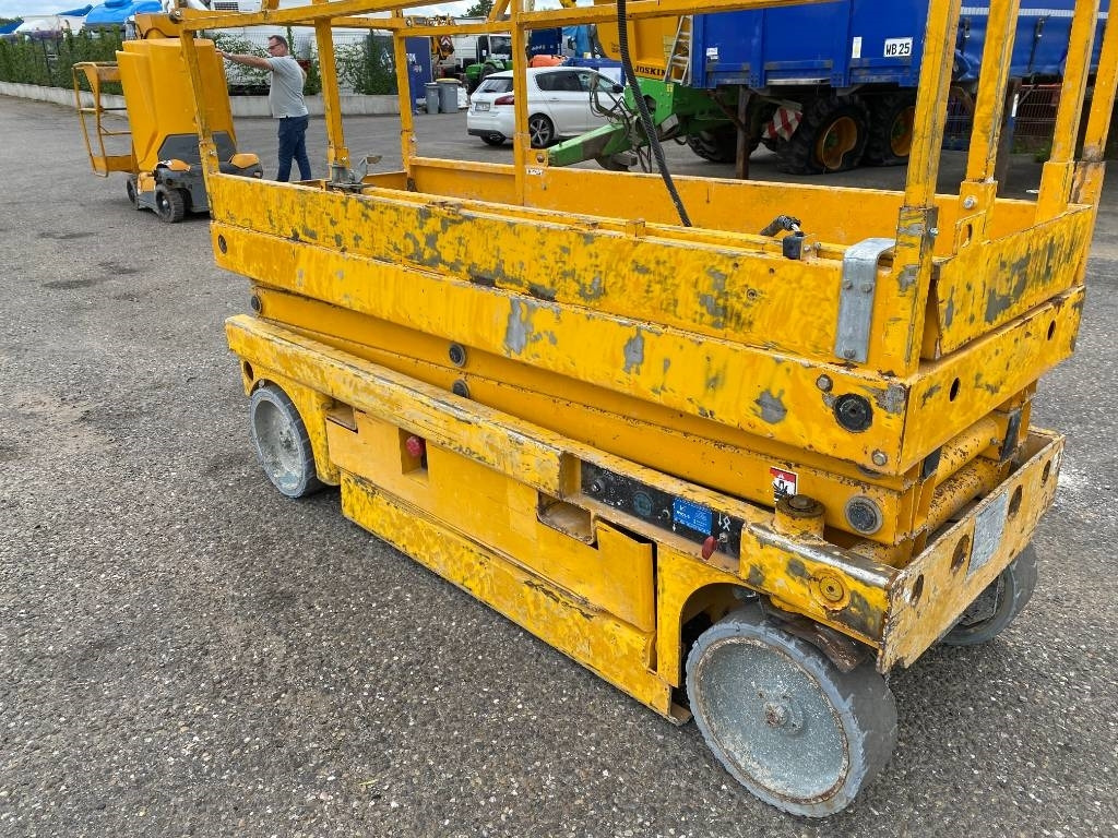 Scissor lift Haulotte Compact 8: picture 18