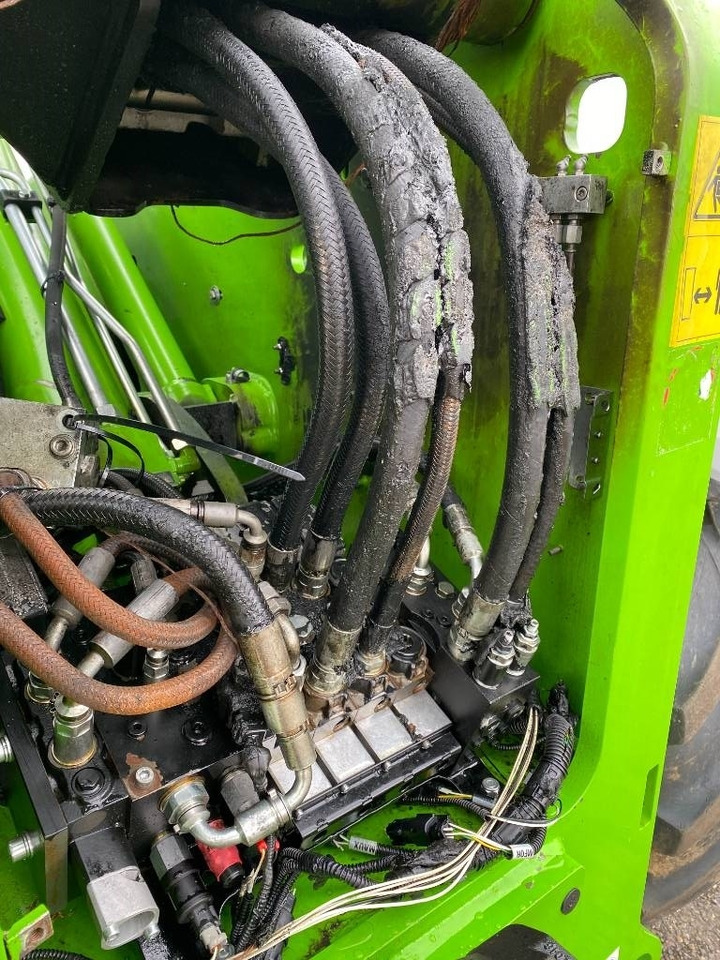 Telescopic handler Merlo TF 42.7-145 / 40Km/H endommagé: picture 12