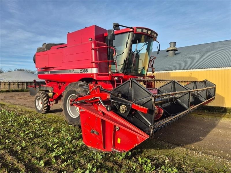 Case IH AXIAL-FLOW 2388 - Combine harvester: picture 2 Case IH AXIAL-FLOW 2388 - Combine harvester: picture 2