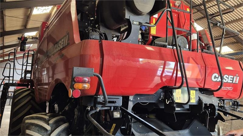 Case IH Axial Flow 6140 Axial Flow 6140 X-flow  - Combine harvester: picture 5 Case IH Axial Flow 6140 Axial Flow 6140 X-flow  - Combine harvester: picture 5