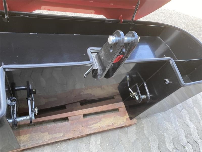 Case IH Frontvægtklods 1800 kg - Counterweight: picture 3 Case IH Frontvægtklods 1800 kg - Counterweight: picture 3