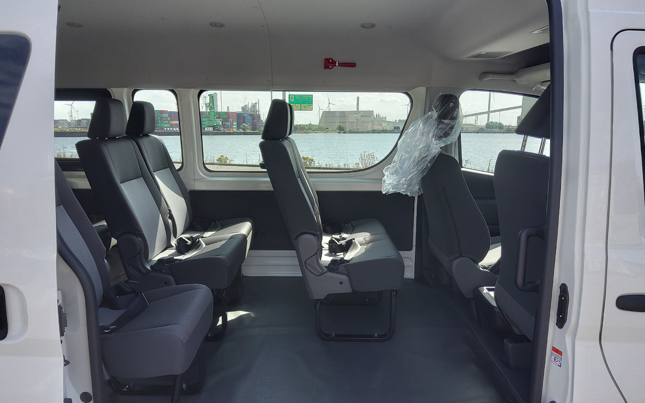 New Minibus, Passenger van Toyota Hiace HIGH ROOF / TOIT HAUT 3.5L Petrol Manual: picture 12 New Minibus, Passenger van Toyota Hiace HIGH ROOF / TOIT HAUT 3.5L Petrol Manual: picture 12