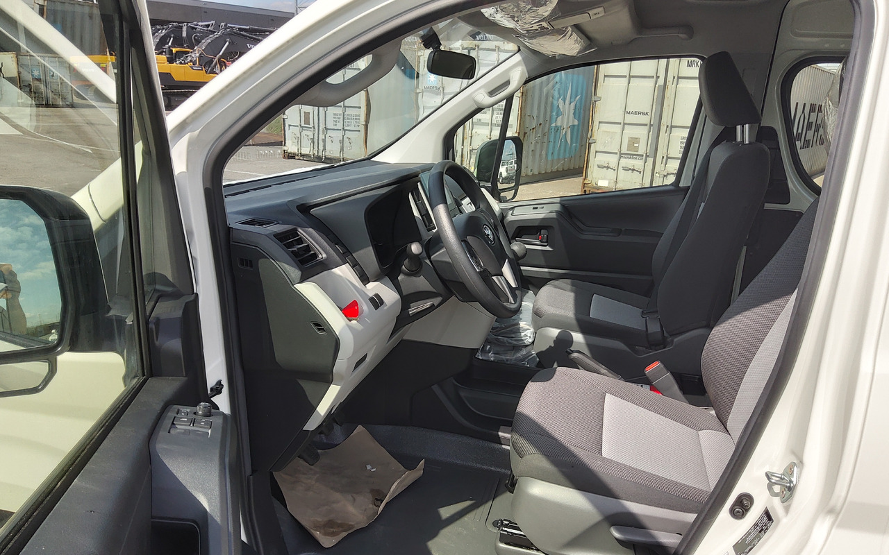 New Minibus, Passenger van Toyota Hiace HIGH ROOF / TOIT HAUT 3.5L Petrol Manual: picture 9 New Minibus, Passenger van Toyota Hiace HIGH ROOF / TOIT HAUT 3.5L Petrol Manual: picture 9