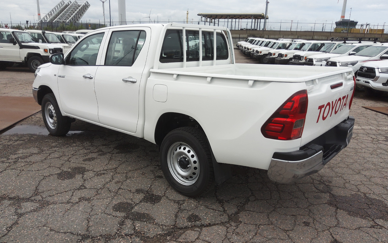 Toyota Hilux / Revo Pick-up double cabin pack security 2.4L Turbo Diesel Manual - Car: picture 4 Toyota Hilux / Revo Pick-up double cabin pack security 2.4L Turbo Diesel Manual - Car: picture 4