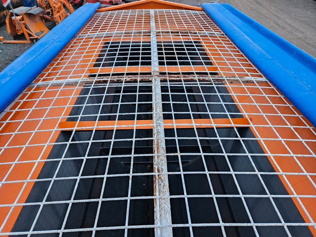 Schmidt STRATOS S50 Streuer 5m3 Kubota Motor - Hook lift truck: picture 5 Schmidt STRATOS S50 Streuer 5m3 Kubota Motor - Hook lift truck: picture 5